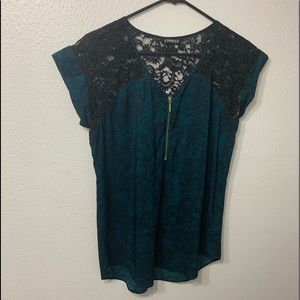 Express roll sleeve top w/ lace